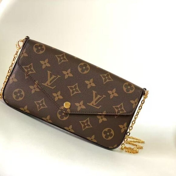 It can be used as a charming clutch or a small handbag - Picture 1 of 7